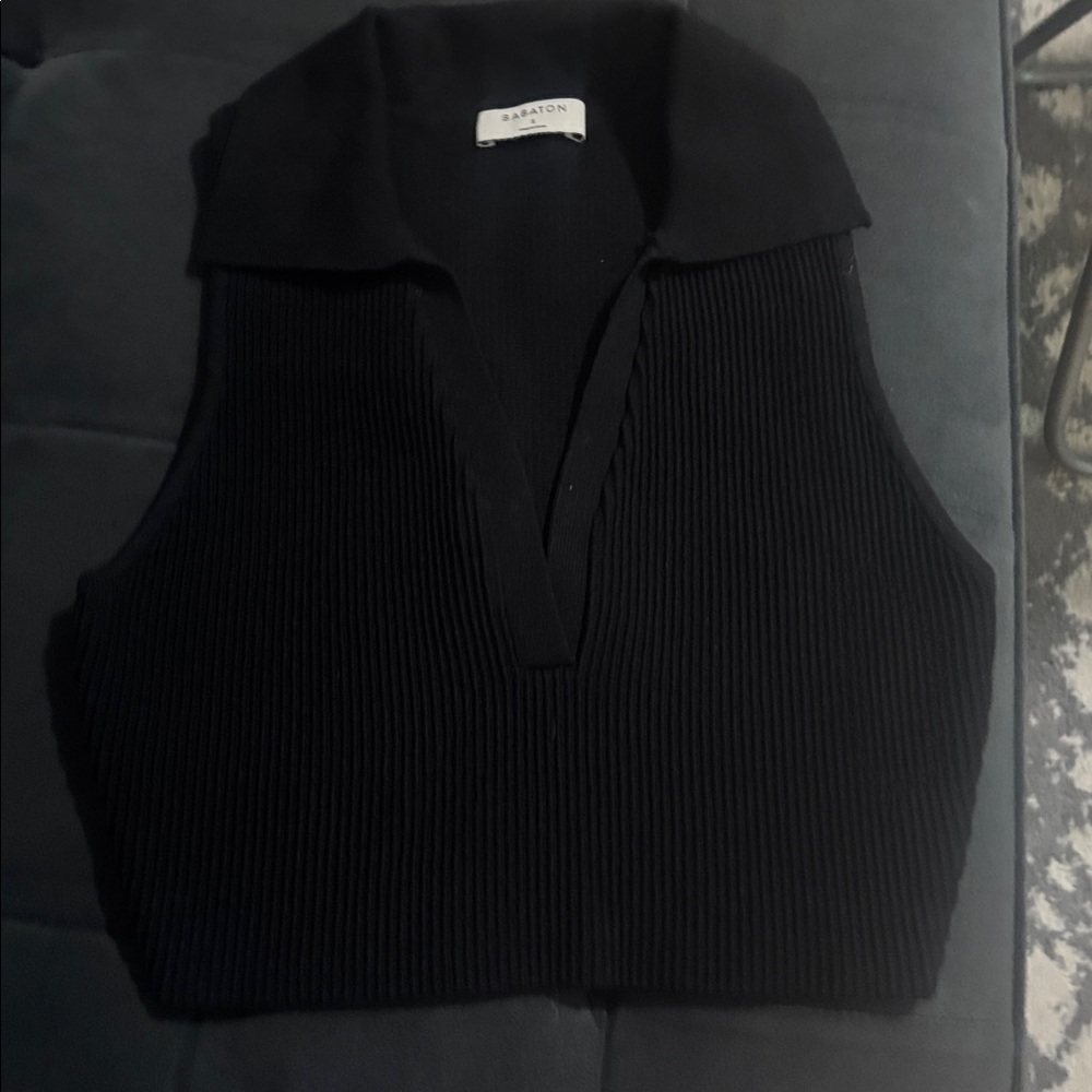 EUC Aritzia Babaton Black V-Neck Crop Top size Small. - Picture 3 of 6